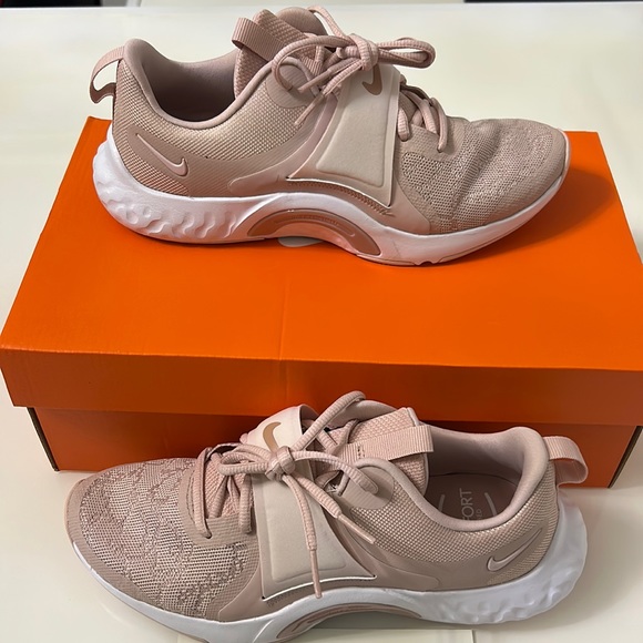 Nike Training shoes - Picture 1 of 8